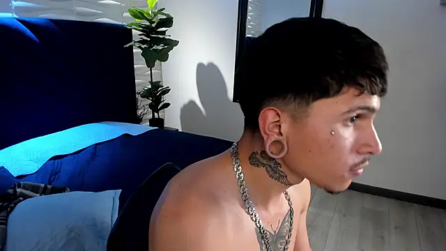 Valentino_Knox webcam