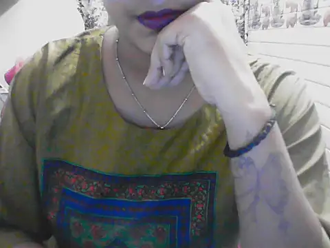 LovingPihu webcam