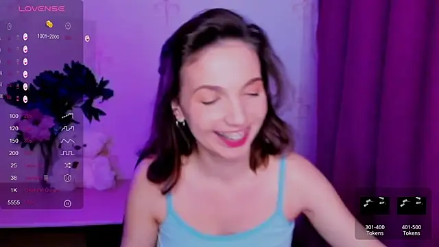 KindHazelHere_ live cam on StripChat