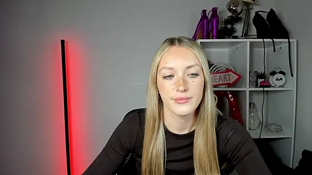EvelynBlond webcam