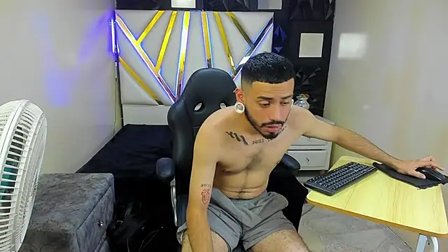 BrunoCarzon live cam on StripChat
