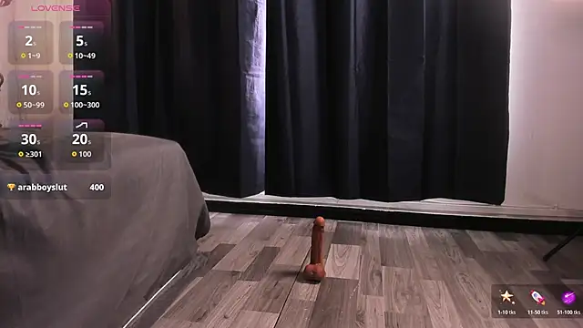 Lucio__Fox live cam on StripChat