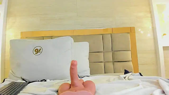 chloe_murray webcam