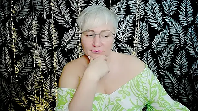 Olivia_playful webcam