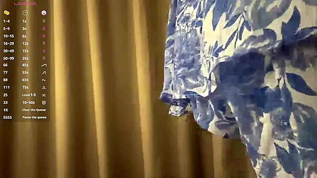 Ur_neighbor_Kira webcam