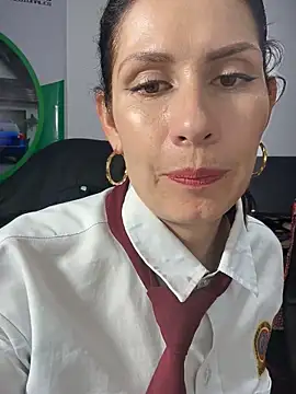Alysson-- live cam on StripChat