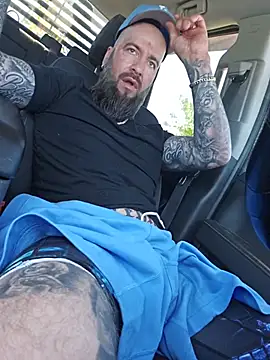 Beardedtattood live cam on StripChat
