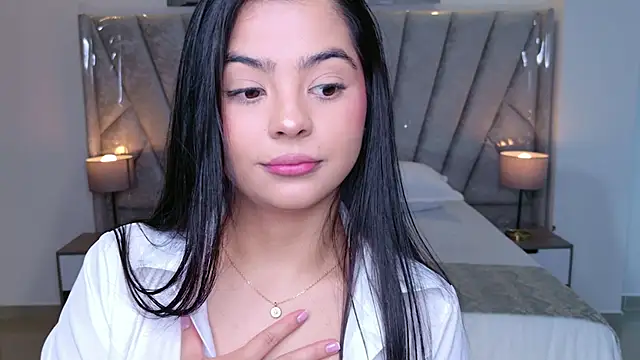 Layla_Breezee webcam