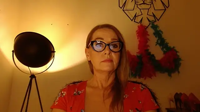 leaxSTAR live cam on StripChat