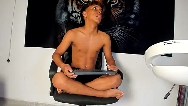 tyler_twink_boy webcam