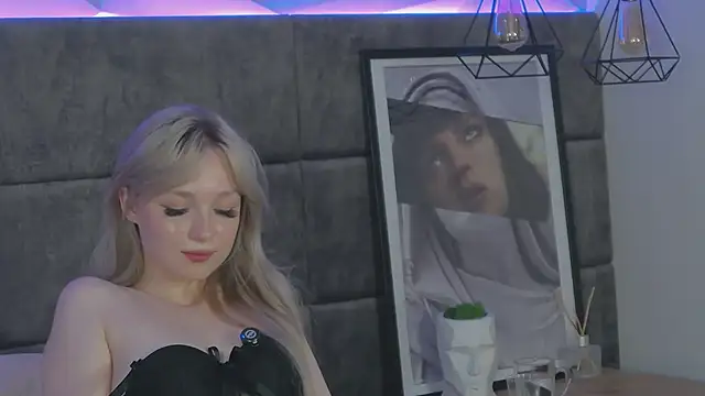 Shy_Barbie webcam