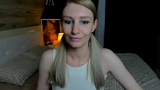 ReginaAmour live cam on StripChat