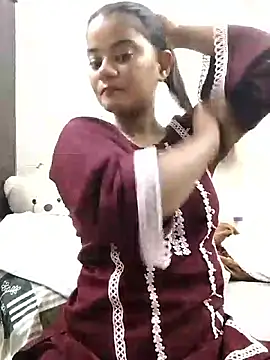 Cherry_Bommm webcam