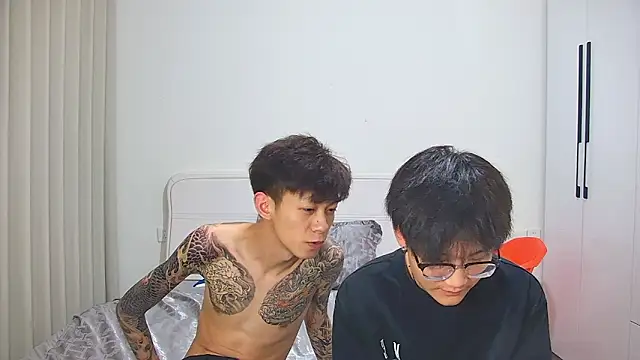KK-cuteboy live cam on StripChat