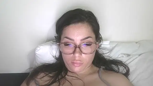 LovelyJulliette webcam