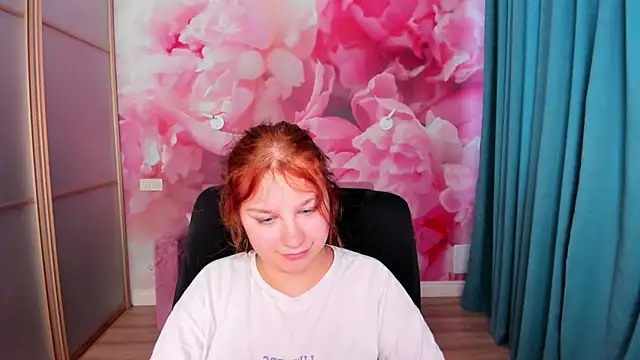 AngelinaLow webcam