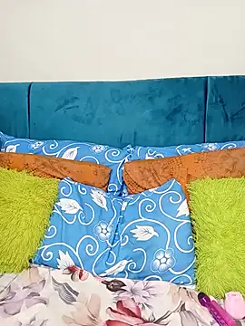 SweetSlenderChoc webcam