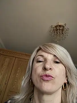 AhlyssaLove1155 webcam