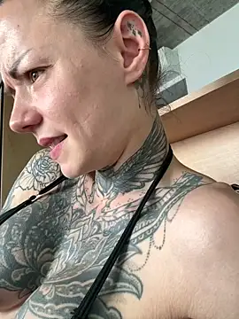 SkinnyLilly webcam