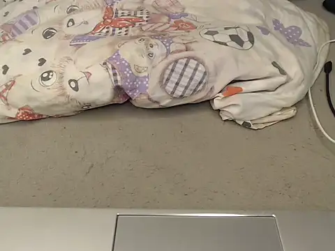 irreplaceable_ebony webcam