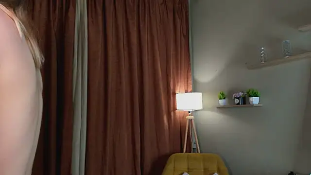 BlondeBombX webcam