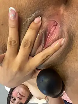 RossieSmith1 live cam on StripChat