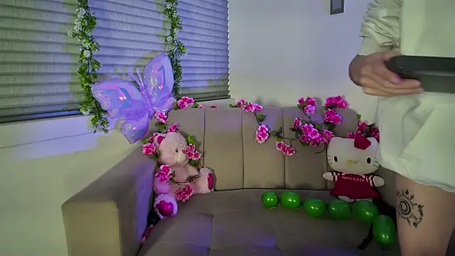 aurora_petitee webcam