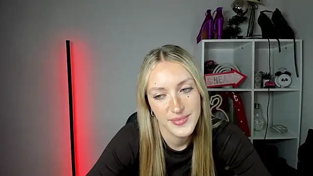 EvelynBlond webcam