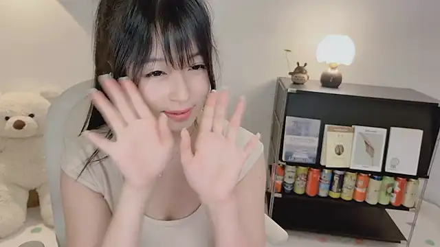 Onechestnut live cam on StripChat