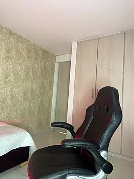 jade_foxy19 live cam on StripChat