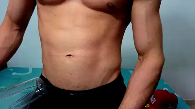 Luke_Muscle webcam
