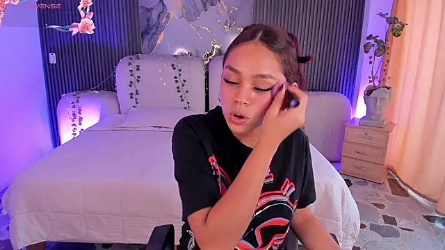 CarolineFyre webcam