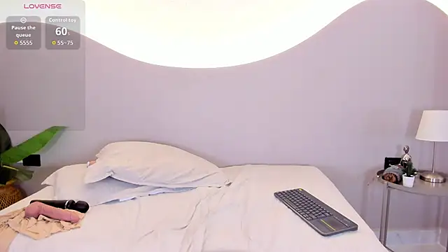 ainaah_ live cam on StripChat