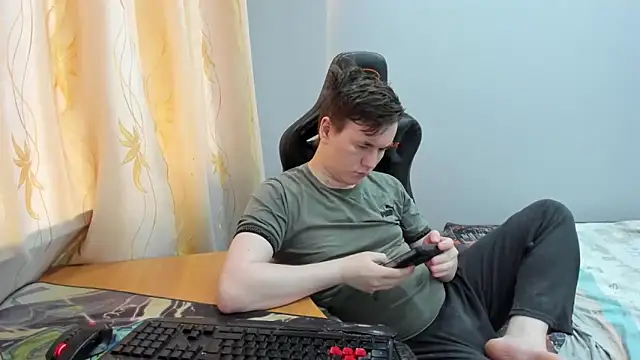 iliaskrislove live cam on StripChat