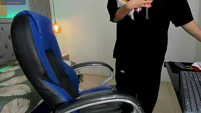 SamBlack_ live cam on StripChat