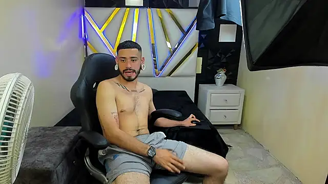 BrunoCarzon live cam on StripChat
