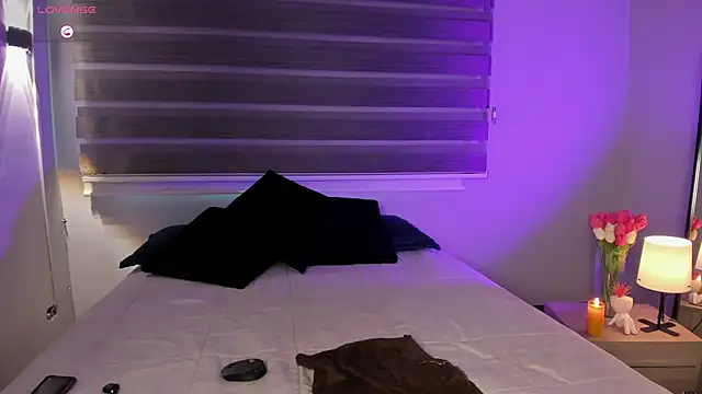 MERIDA_TAYLOR live cam on StripChat