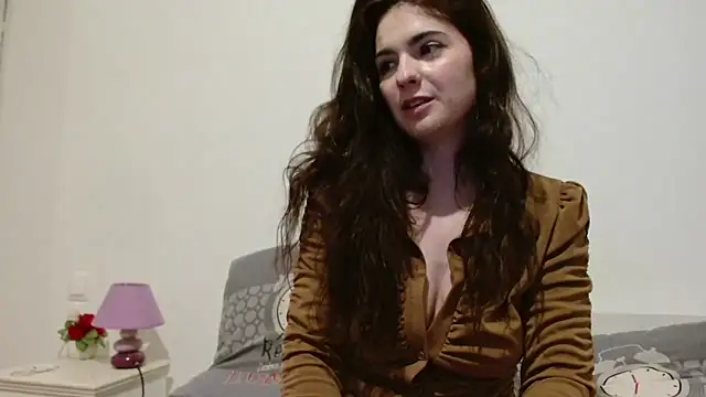 desirmiss1 (F young) - ouvre la chemise et caresse seins 2 mn