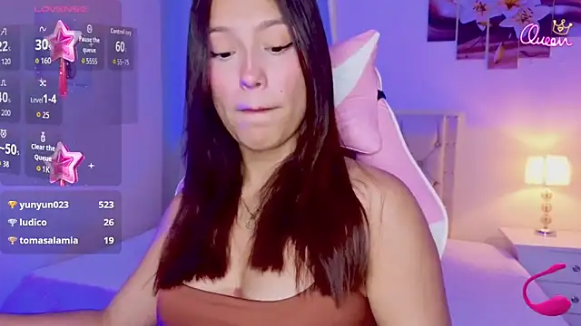 naomifire_ webcam
