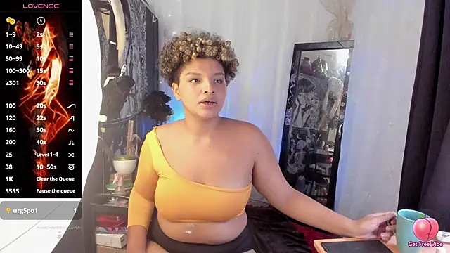 chloe_kisses live cam on StripChat