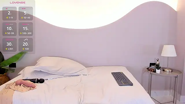 ainaah_ live cam on StripChat