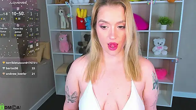 Viickie_Nelsson live cam on StripChat