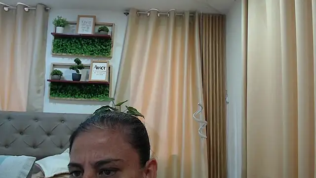 sasi_luna webcam