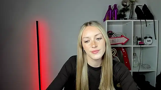 EvelynBlond webcam