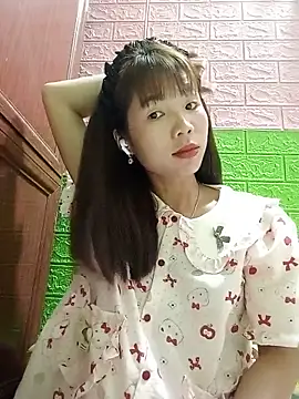 AmyLinee01 live cam on StripChat