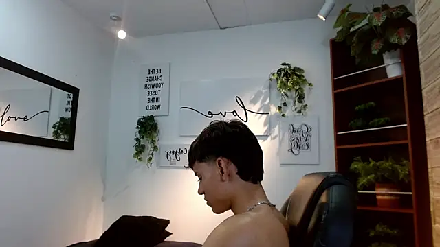 Ryan_grayx live cam on StripChat