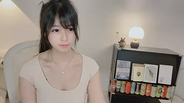 Onechestnut live cam on StripChat