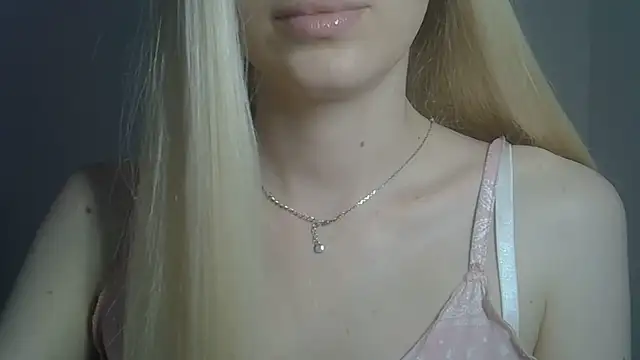 ViraVrema live cam on StripChat