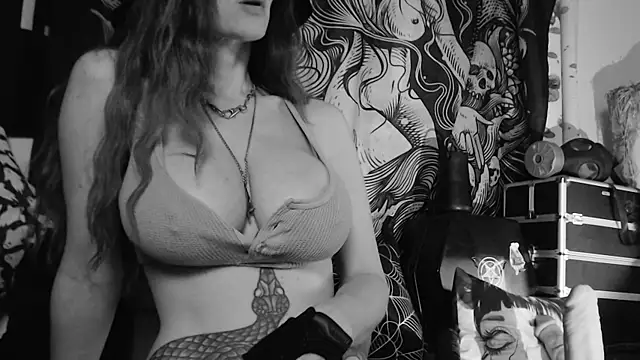 Silentmary live cam on StripChat