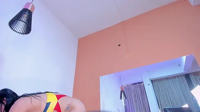 SeleneLujan live cam on StripChat